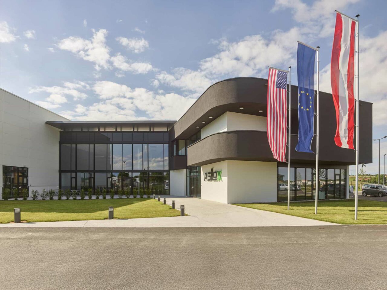 Elektrotechnik Firmengebäude Neukirchen 1