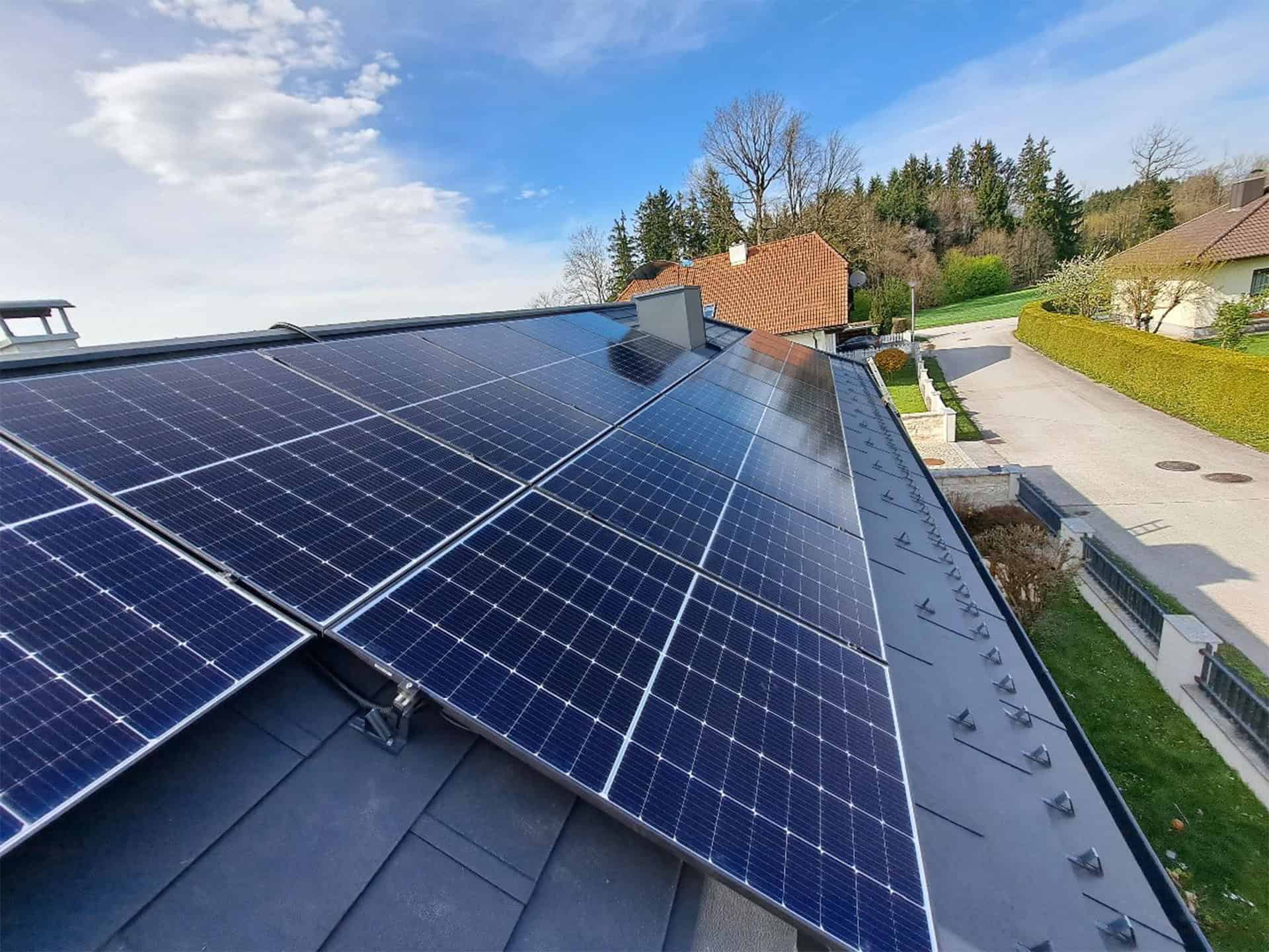 PV Anlagen und Speicher Dach